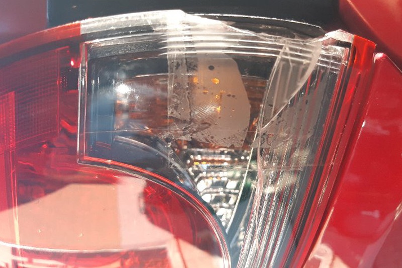 Oprava praskliny na zadním světle Mazda