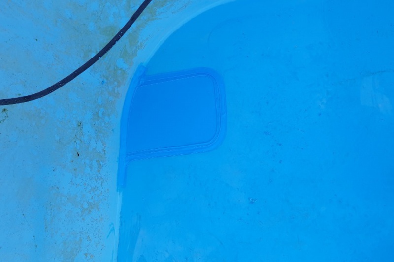 Oprava prasklého dna bazénu