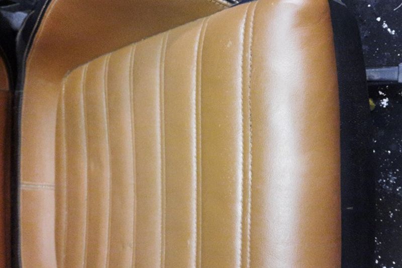 Oprava díry v kožené sedačce
