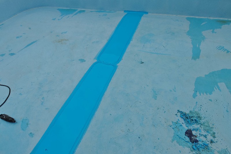 Oprava dna bazénu	