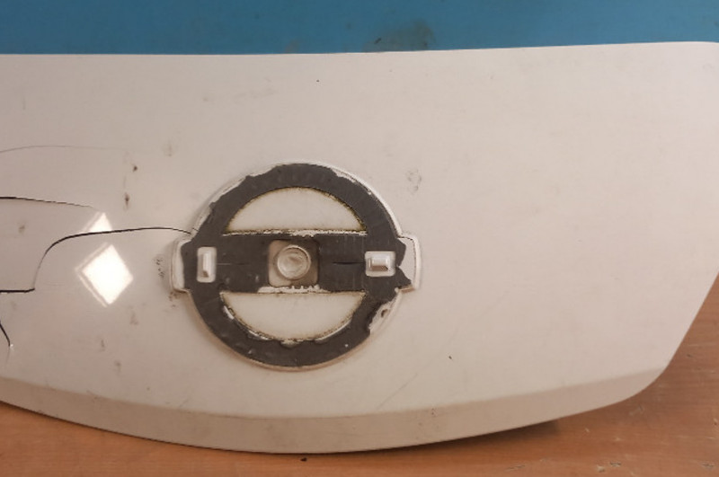 Oprava drobného víčka elektromobilu