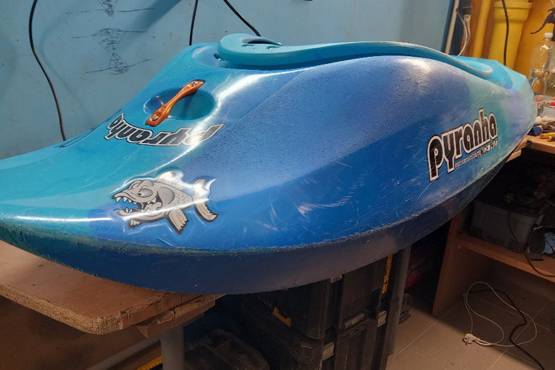 Oprava kajaku, prošoupaná špička