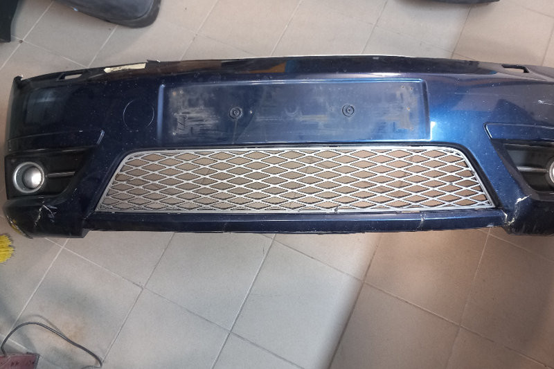 Ford Mondeo - nesvařitelný nárazník, oprava a příprava pro lakýrníky