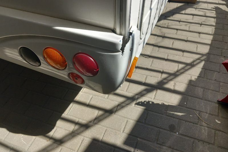 Oprava rohu zadního nárazníku autokaravanu