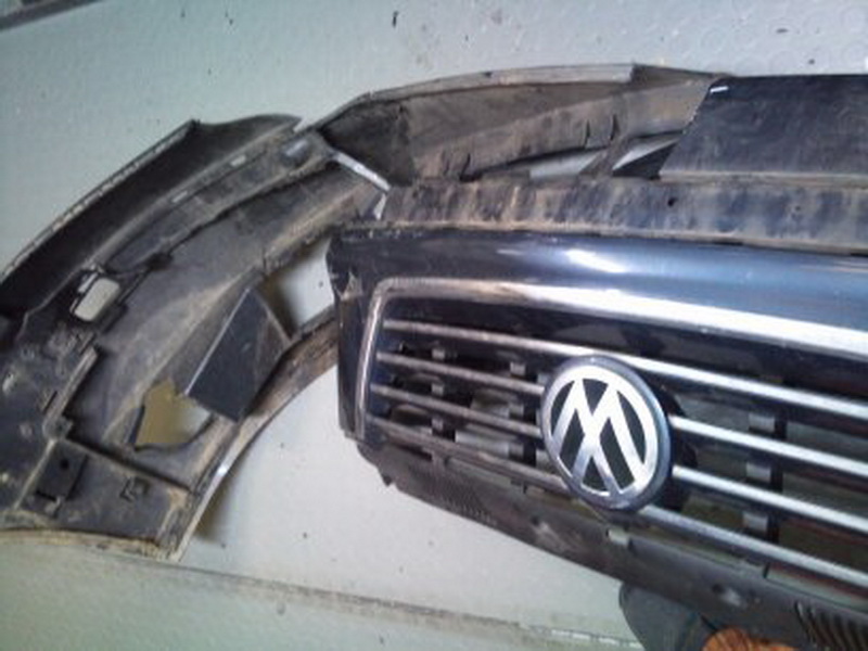 Oprava vážně poškozeného nárazníku Volkswagen Sharan