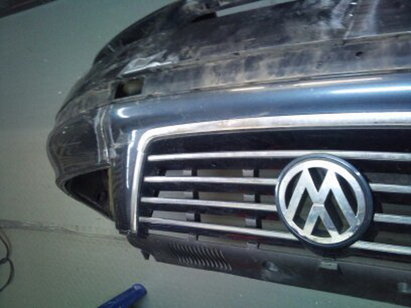 Oprava vážně poškozeného nárazníku Volkswagen Sharan