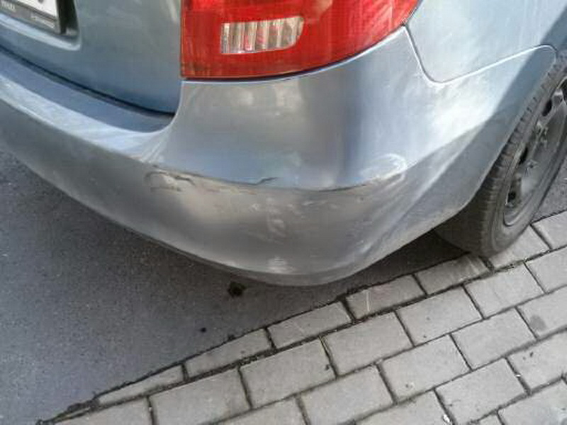 Oprava promáčklého zadního nárazníku Škoda Fabia