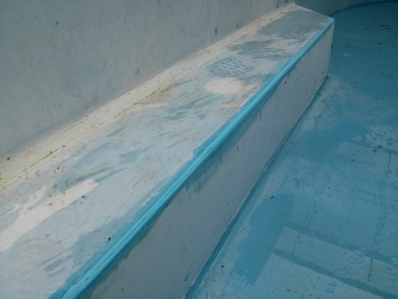 Oprava prasklého schodu do bazénu
