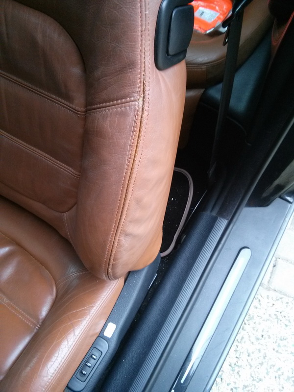 Oprava roztrženého švu na sedačce Peugeot 406 Coupe