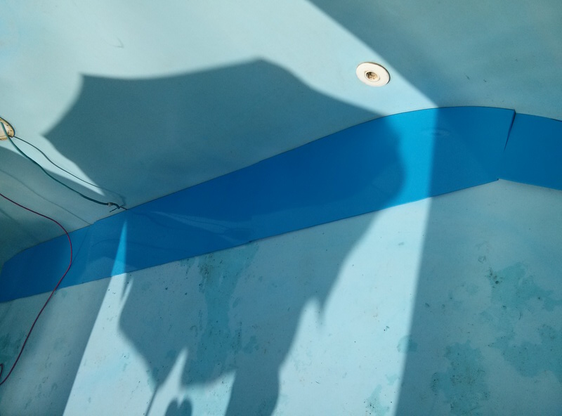 Oprava podélné vlny bazénu výměnou části dna