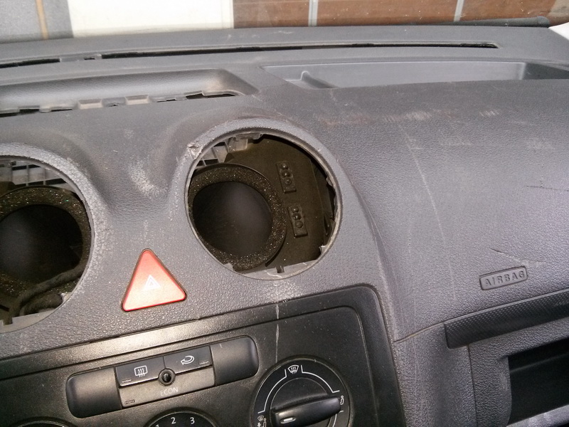 Oprava poškrábané palubní desky VW Caddy