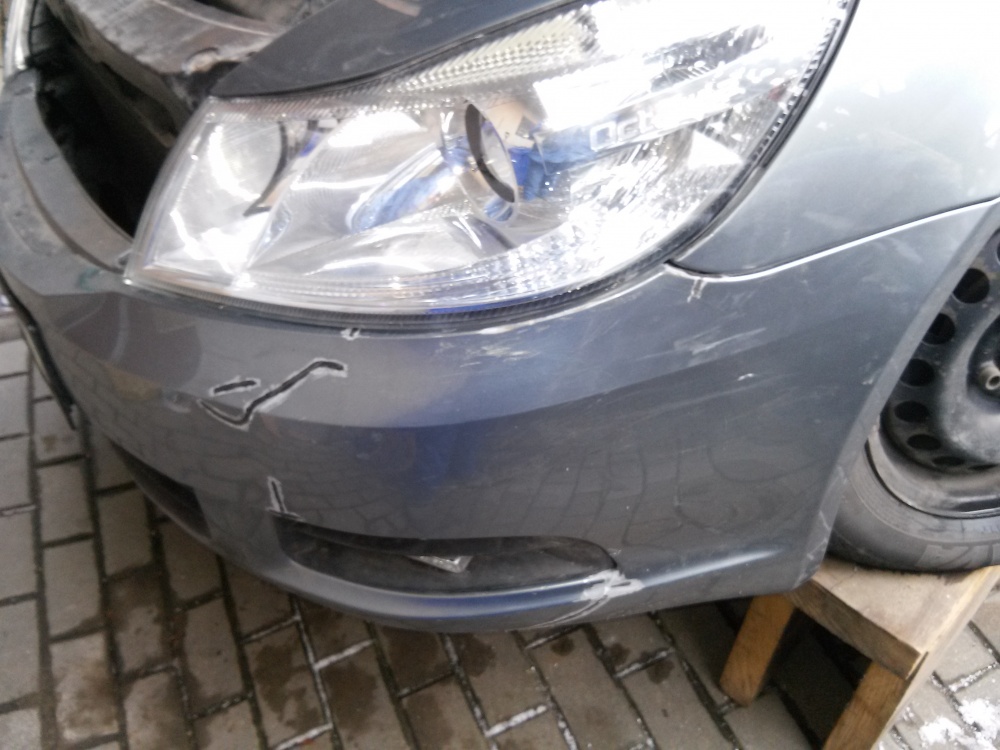 Oprava proraženého nárazníku Škoda Octavia II