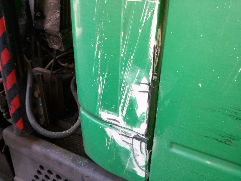 Oprava prasklé kabiny Multicar po převrácení