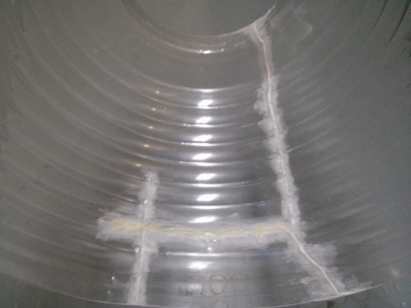 Oprava prasklé nádoby stroje na ledovou tříšť