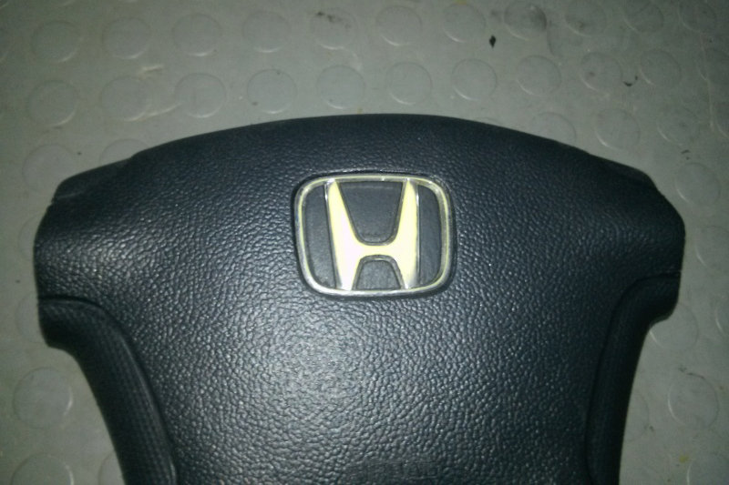 Oprava prasklého krytu na střed volantu od airbagu Honda