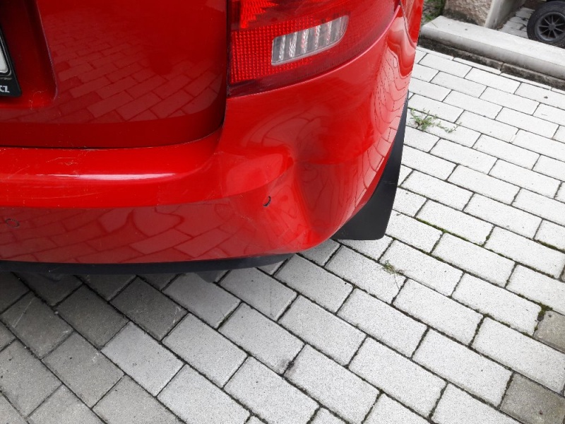 Oprava promáčklého nárazníku Škoda Fabia