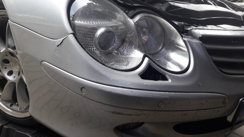 Oprava prasklého nárazníku Mercedes AMG