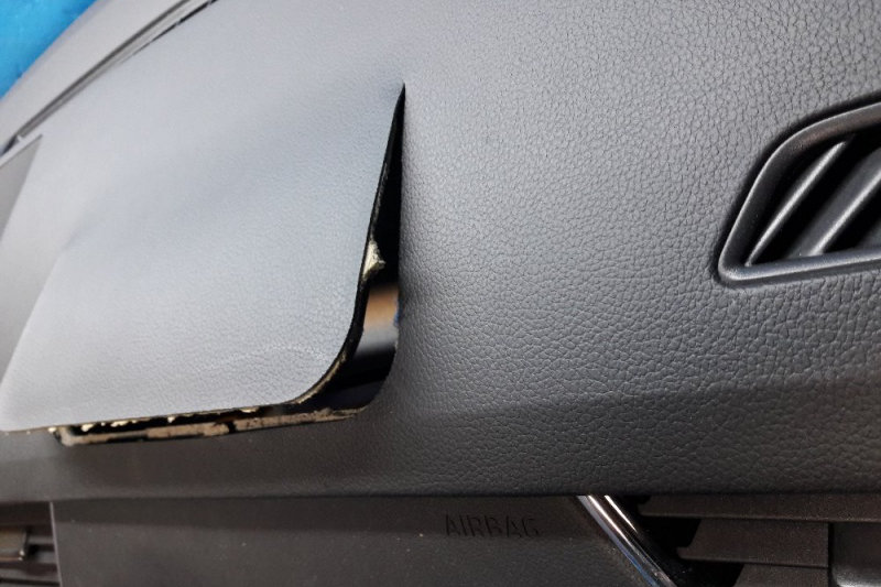 Oprava povrchu palubní desky Škoda Octavia III